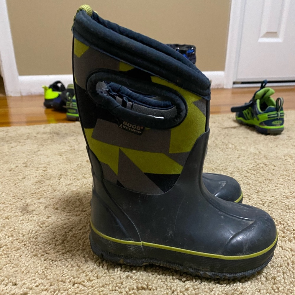 Boys Bogs. Size 8